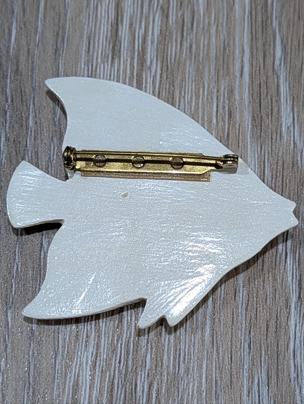 Hand Carved, Hand Painted Pink & Gold Wooden Angel Fish Brooch - Picture 2 of 5